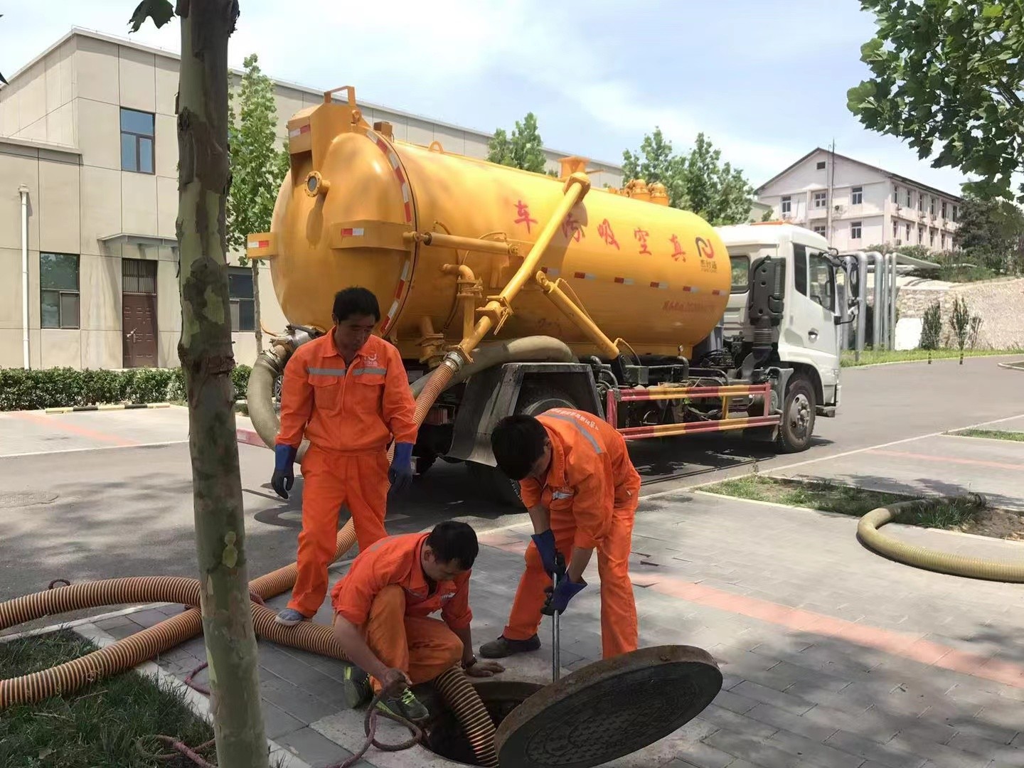 康平化粪池清理与5-8吨吸粪车施工效率分析